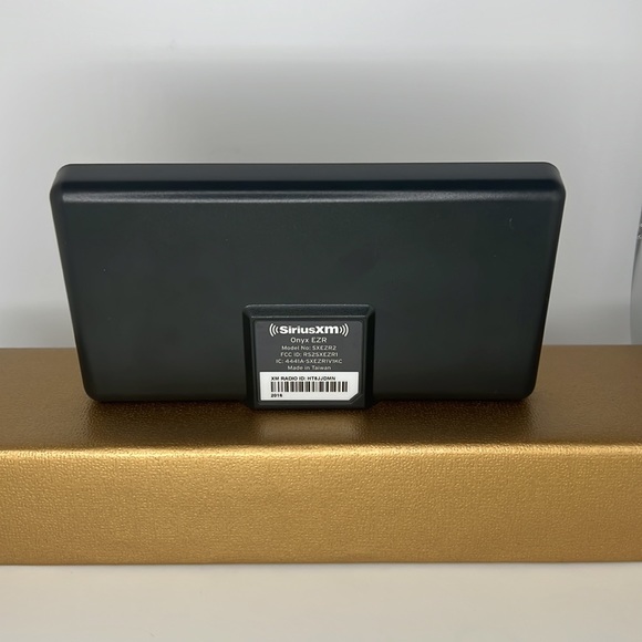 Sirius XM Radio Full Car Kit with Antenna, Dock, and Accessories - Picture 2 of 6